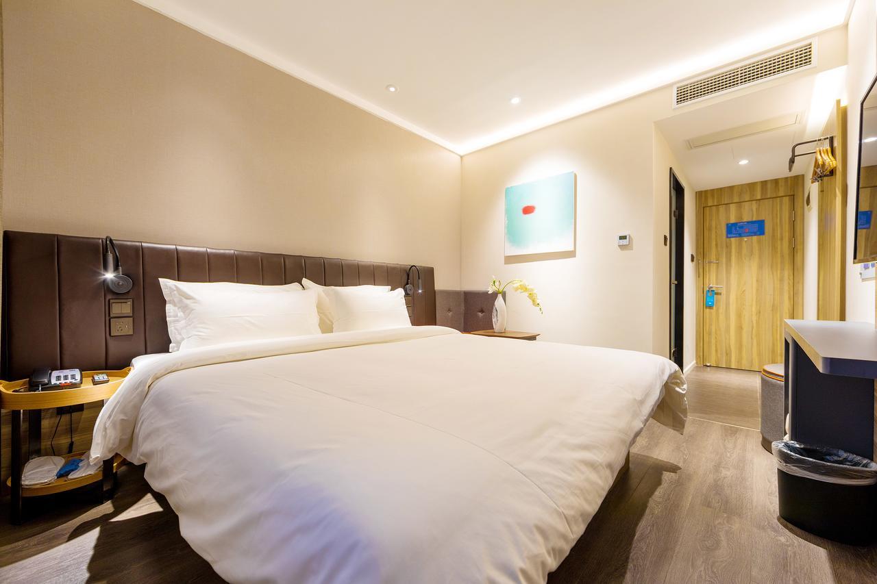 Hanting Premium Dapu Bridge Riyueguang Shopping Mall Shanghai